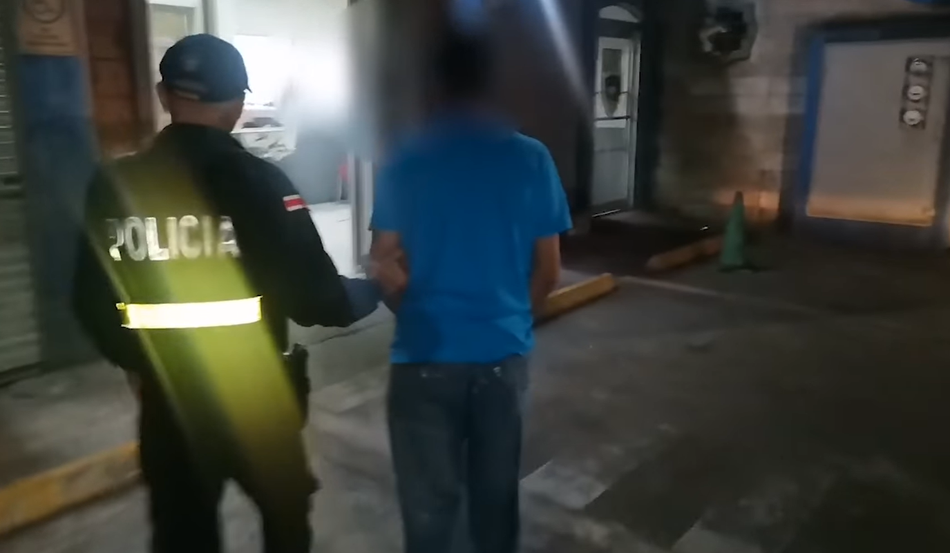 #Noticias36 | Hombre detenido en Limón por sospecha de abuso sexual a ...