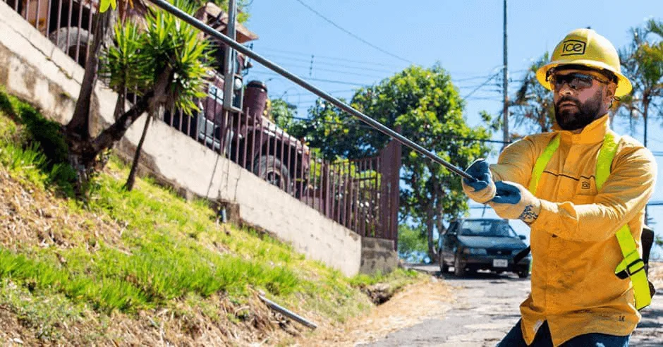 Conexión de fibra óptica para educación en Costa Rica