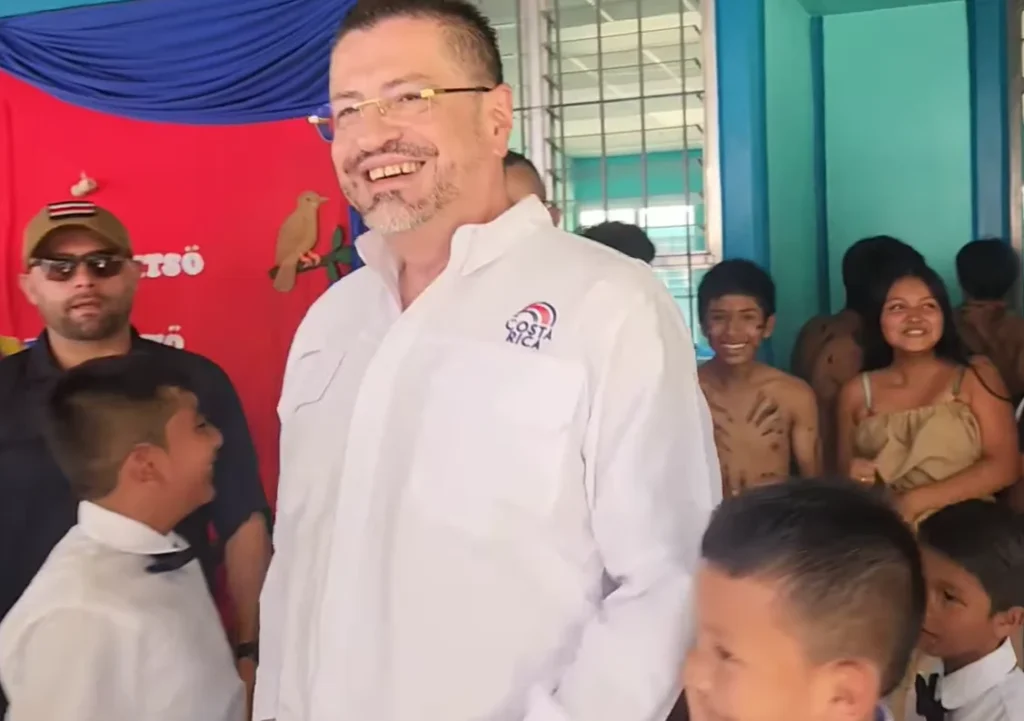 Rodrigo Chaves Inaugura Liceo Rural Isekla