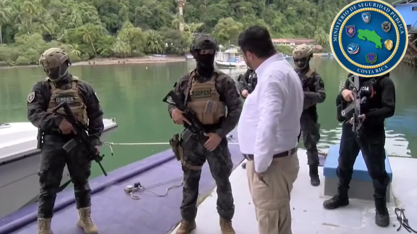 Guardacostas Decomisan Más de 2 Toneladas de Cocaína en Sumergible