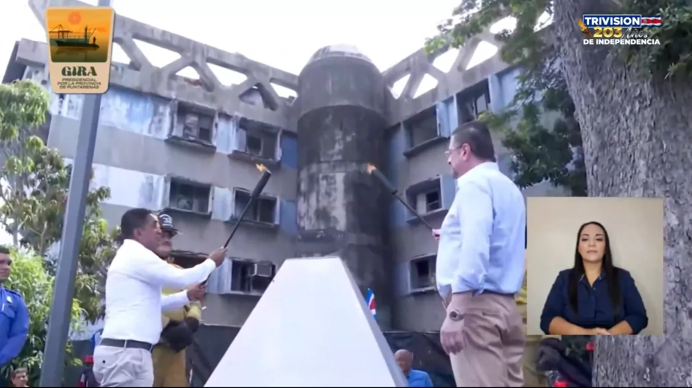 El presidente de Costa Rica rinde homenaje a los héroes de la patria en acto conmemorativo