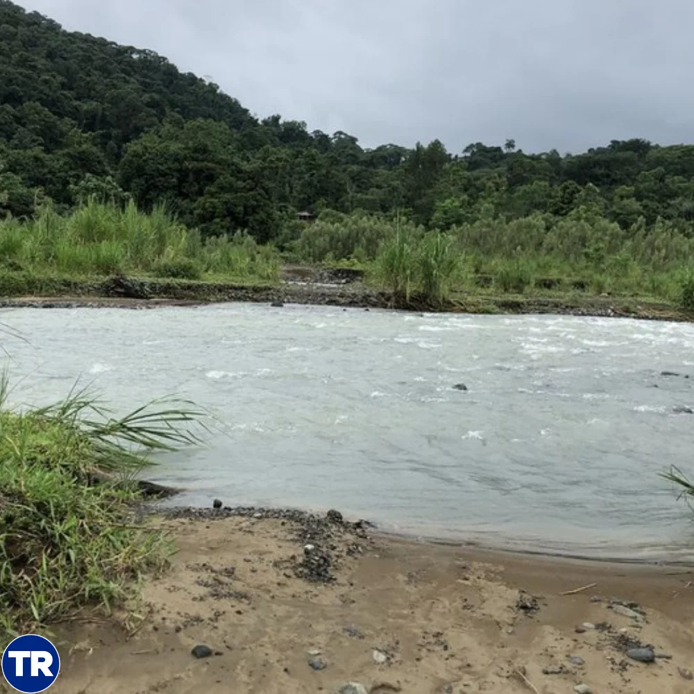 Río Paquita amenaza viviendas Quepos