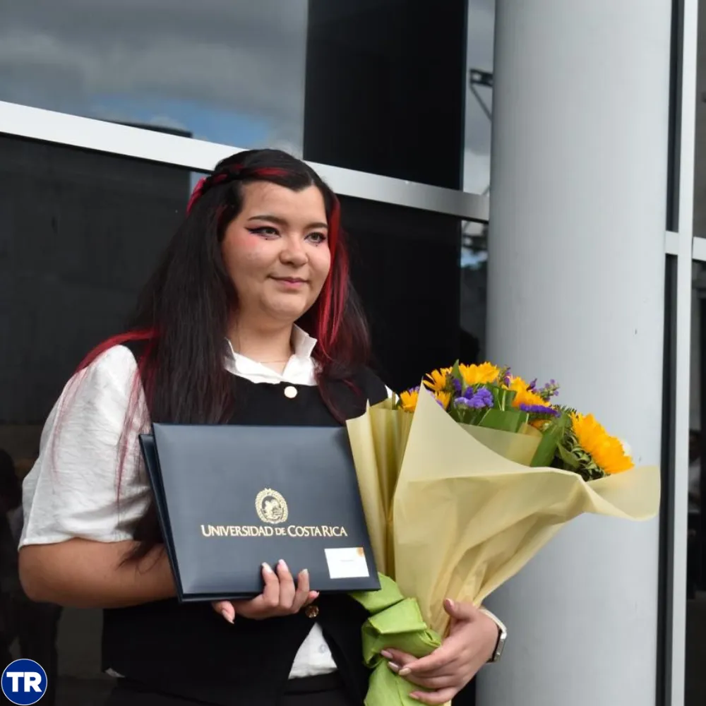 La graduada 150.000 de la UCR es una joven de Hatillo que soñaba con ser docente