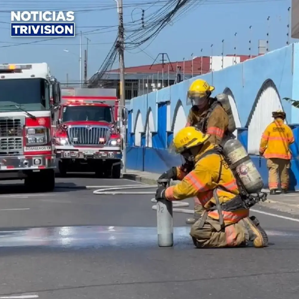 Alerta en clínica de Alajuela por fuga de gas obliga intervención de emergencia