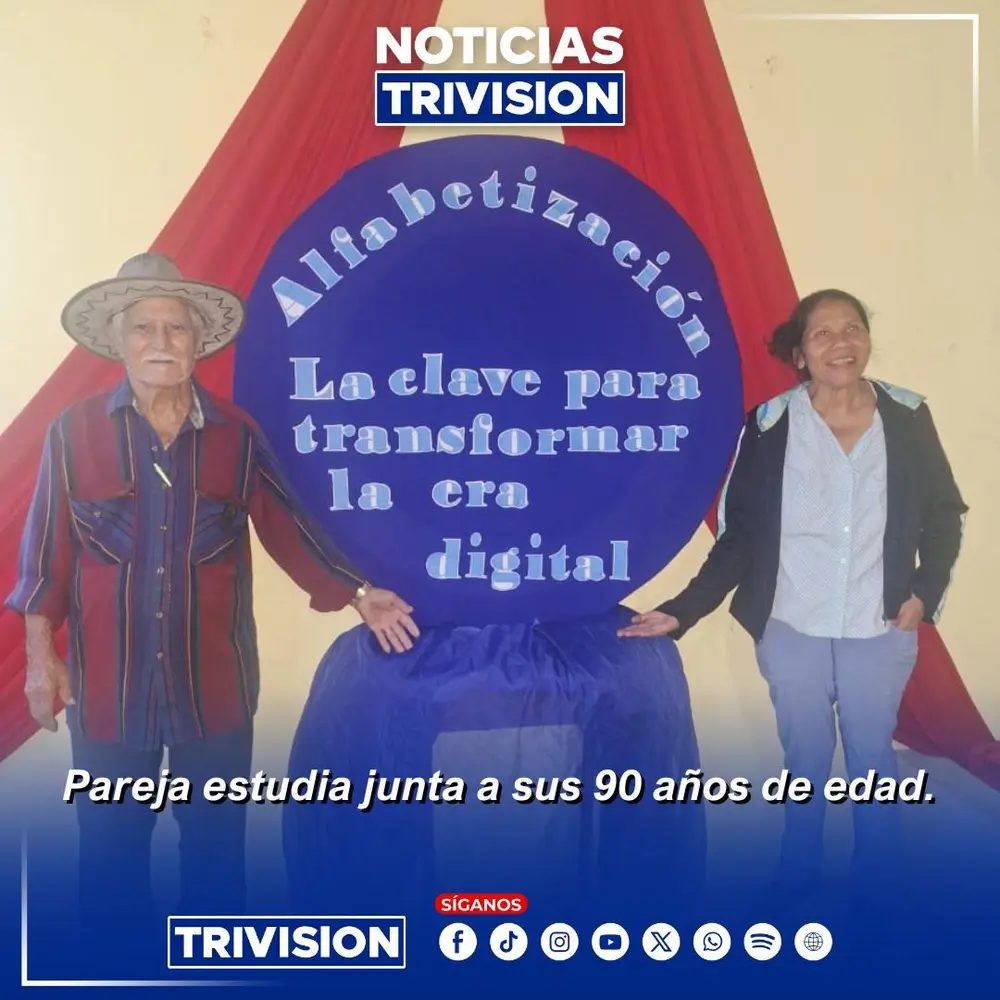 Pareja estudia junta a sus 90 años de edad