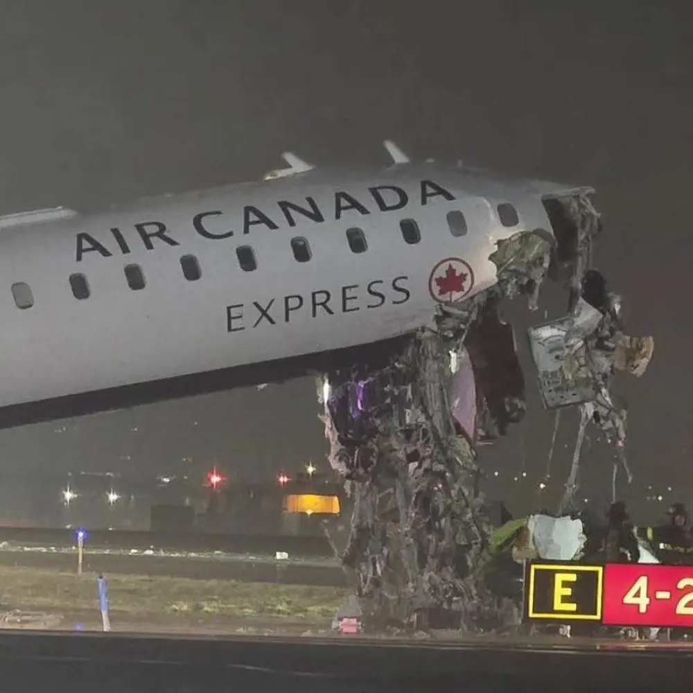 Dos personas fallecieron tras choque de avión en aeropuerto de New York