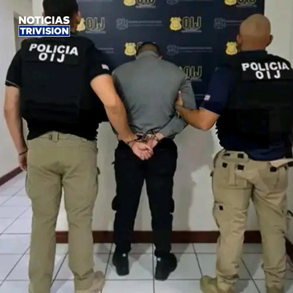 Detienen a guarda de banco sospechoso de robar tarjetas a clientes