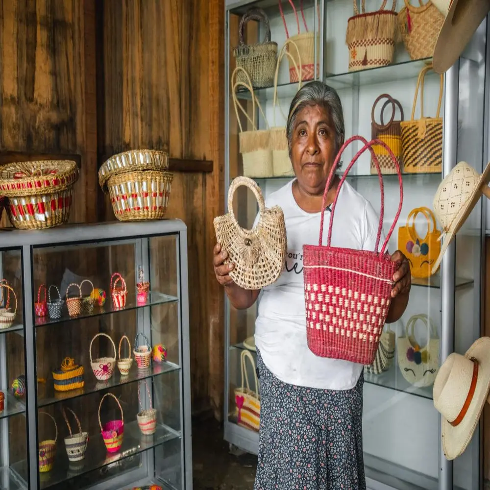 Emprendedoras tendrán descuento en envíos por Correos de Costa Rica