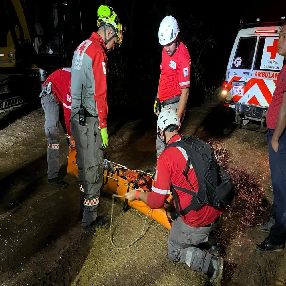 Rescatan a 2 menores de edad en Chirripó