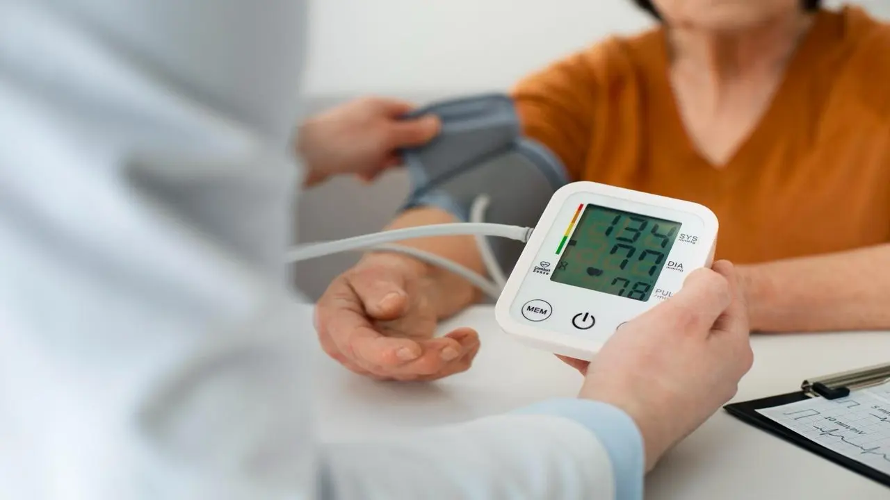 Estos son los 5 factores de riesgo que impulsan el aumento de casos de hipertensión arterial