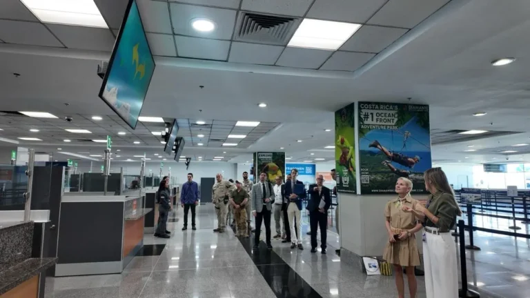 Guanacaste Aeropuerto y embajada de EE. UU. impulsan programa para un turismo seguro