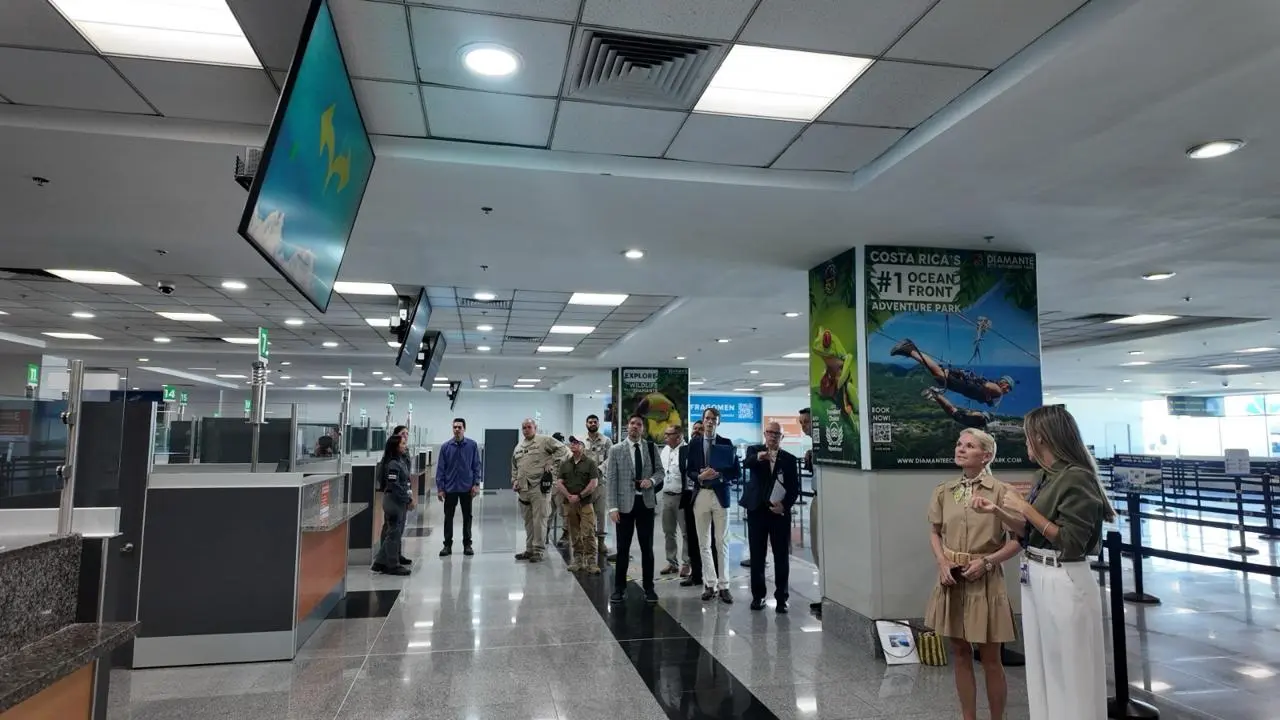 Guanacaste Aeropuerto y embajada de EE. UU. impulsan programa para un turismo seguro
