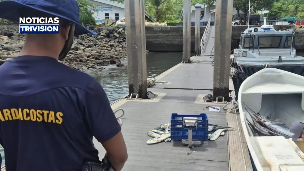 Guardacostas decomisa embarcación por posible pesca ilegal en Tárcoles