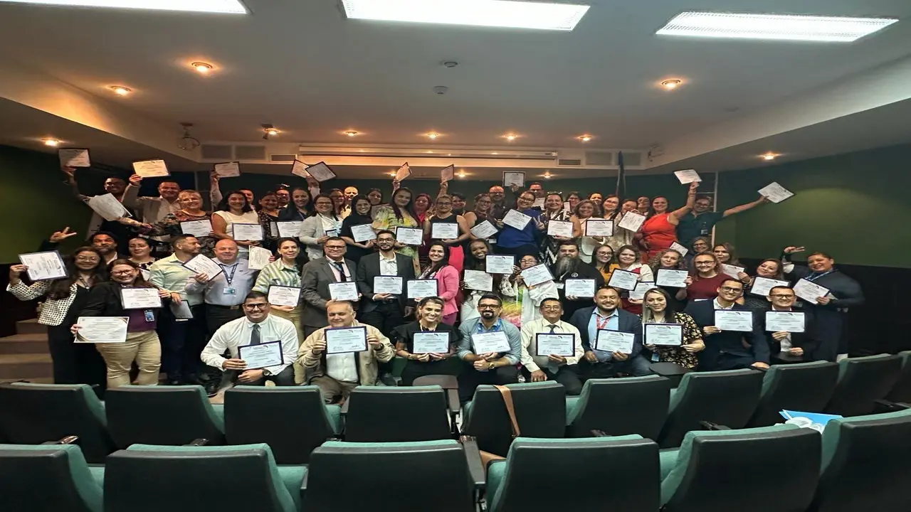 Jefaturas de la CCSS completaron programa de liderazgo e inteligencia emocional