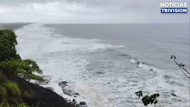 Fuerte oleaje golpea varias costas del Pacífico por efectos de la depresión tropical n.° 3