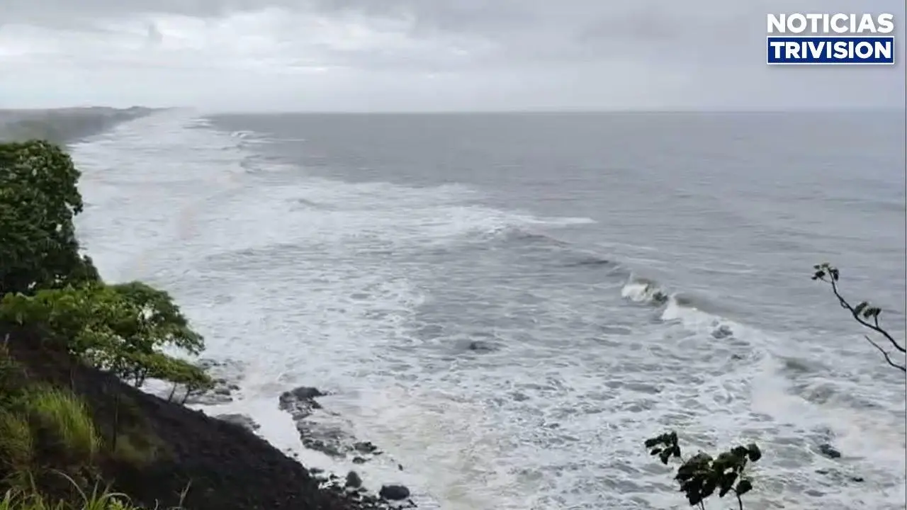 Fuerte oleaje golpea varias costas del Pacífico por efectos de la depresión tropical n.° 3