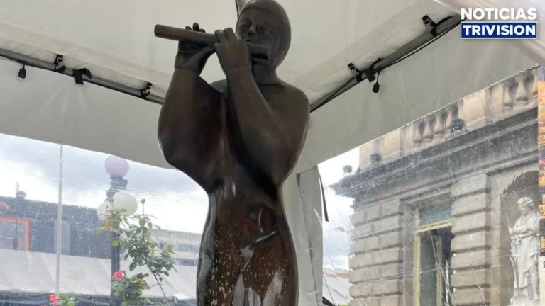 “La Flautista”, escultura de Deredia, recibe una restauración histórica en el Teatro Nacional