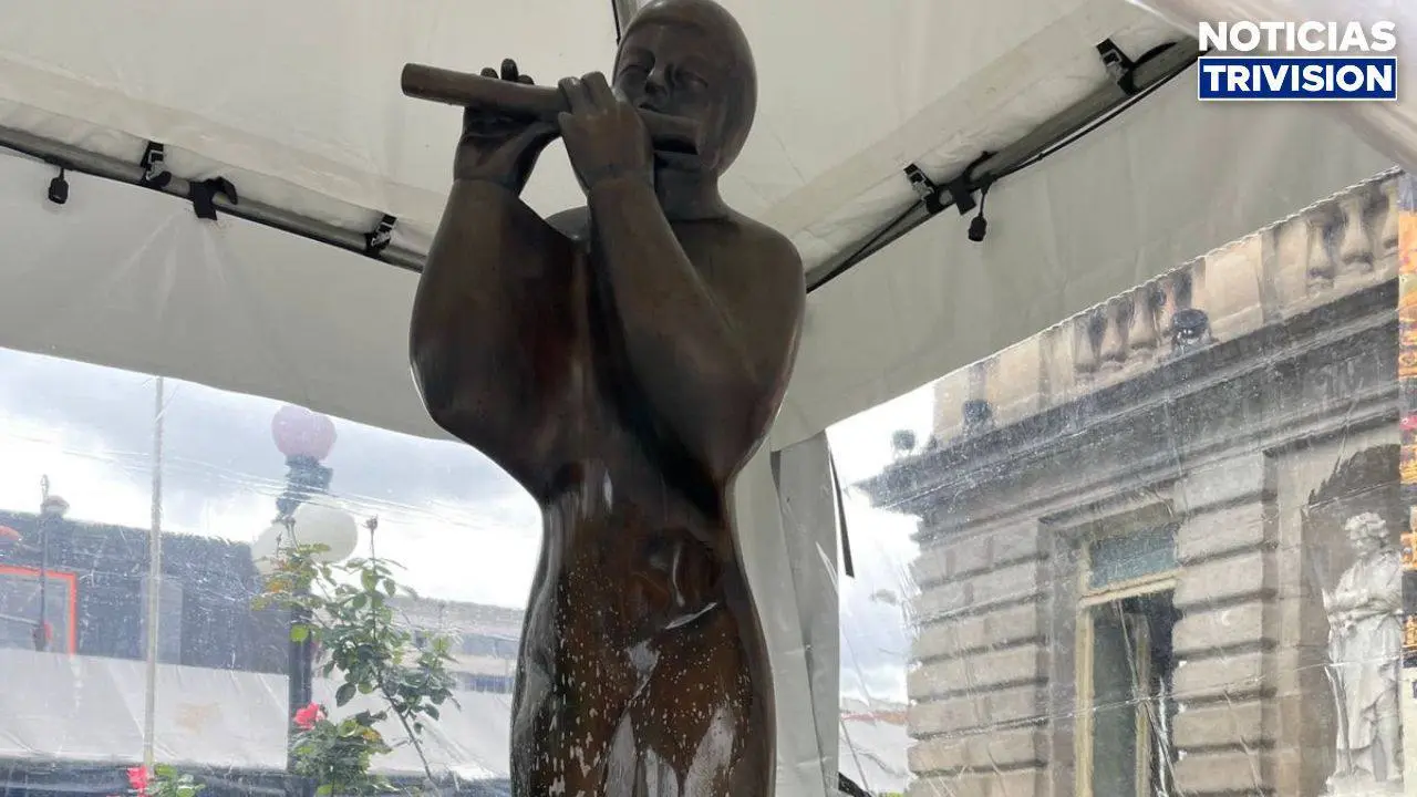 “La Flautista”, escultura de Deredia, recibe una restauración histórica en el Teatro Nacional