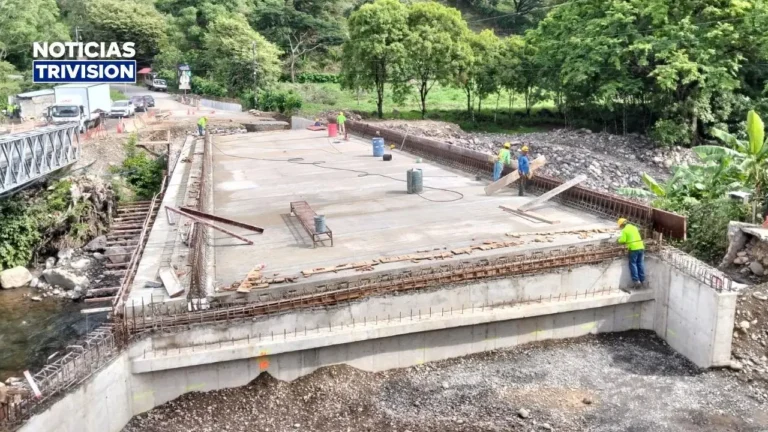 Puente sobre río Guacimal alcanza un 48 % de avance