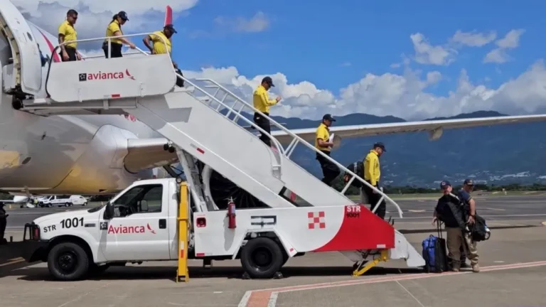 Bomberos ticos regresan tras labor humanitaria en Venezuela