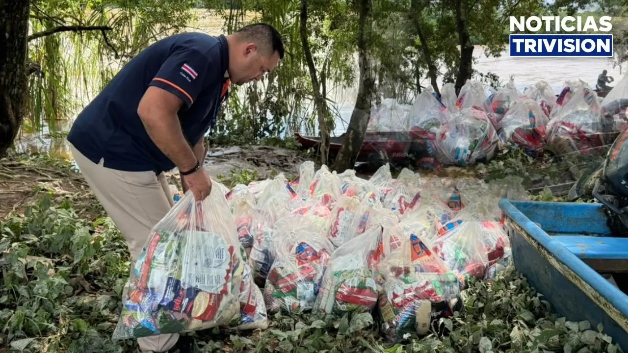 CNE lleva alimentos a familias afectadas por las inundaciones en Sarapiquí
