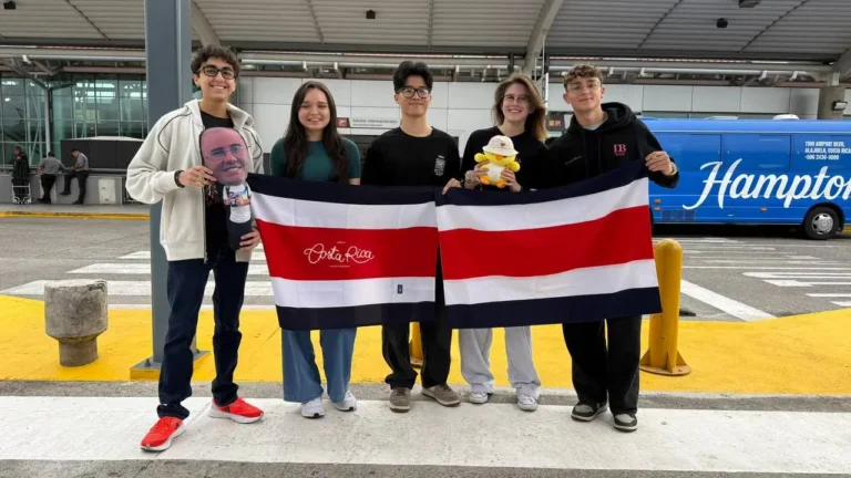 Cinco estudiantes de secundaria representarán al país en Colombia