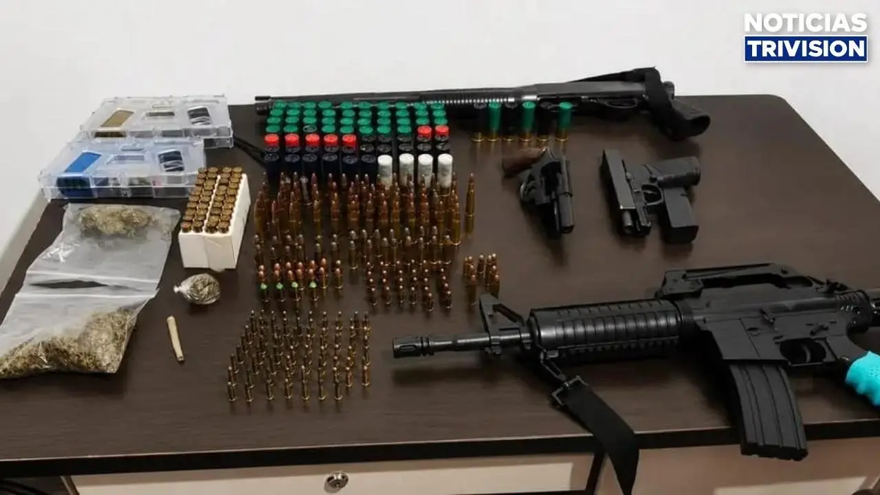 Decomisan armas, municiones y chalecos antibalas en operativo en Grecia