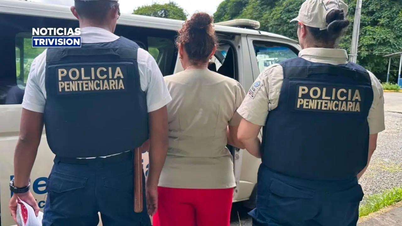 Detienen a funcionaria del MEP por presunto ingreso de chip a centro penal