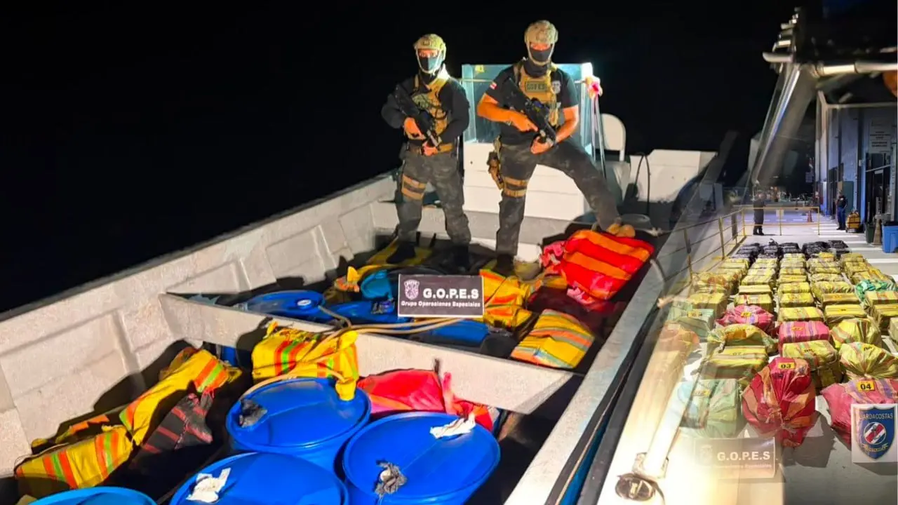 Detienen embarcación con más de 2 toneladas de cocaína en el Pacífico Sur