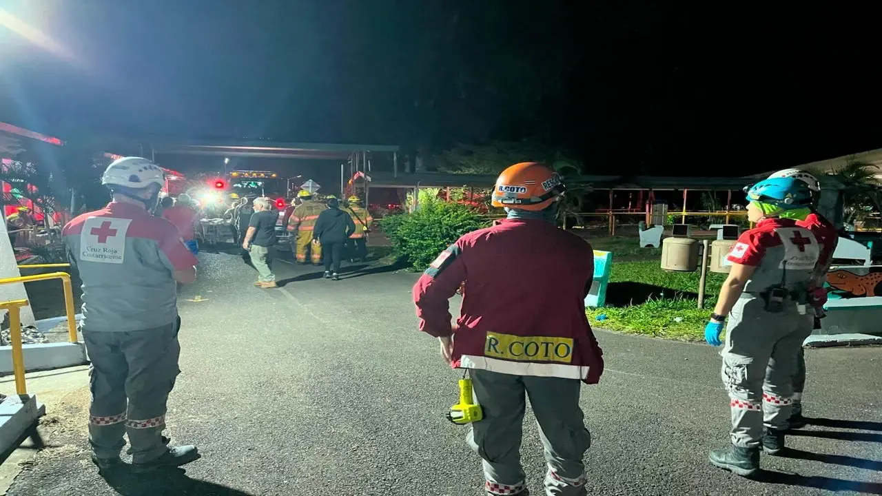 Diez adultos mayores fueron rescatados de un incendio en el Hogar de Ancianos en Alajuela