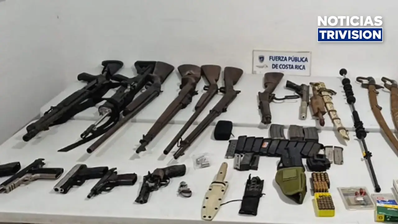 Hallan gran cantidad de armas y municiones tras atender caso de violencia intrafamiliar en Grecia