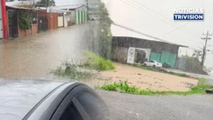 Inundaciones afectaron a varias comunidades de Limón