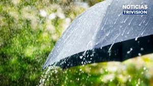 Onda tropical #23 mantiene lluvias y fuertes vientos este miércoles
