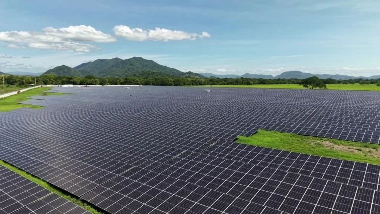 Parque solar más grande del país se construye en Abangares