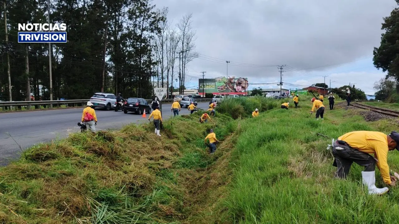 Privados de libertad realizan jornada de limpieza en ruta hacia la Basílica de los Ángeles