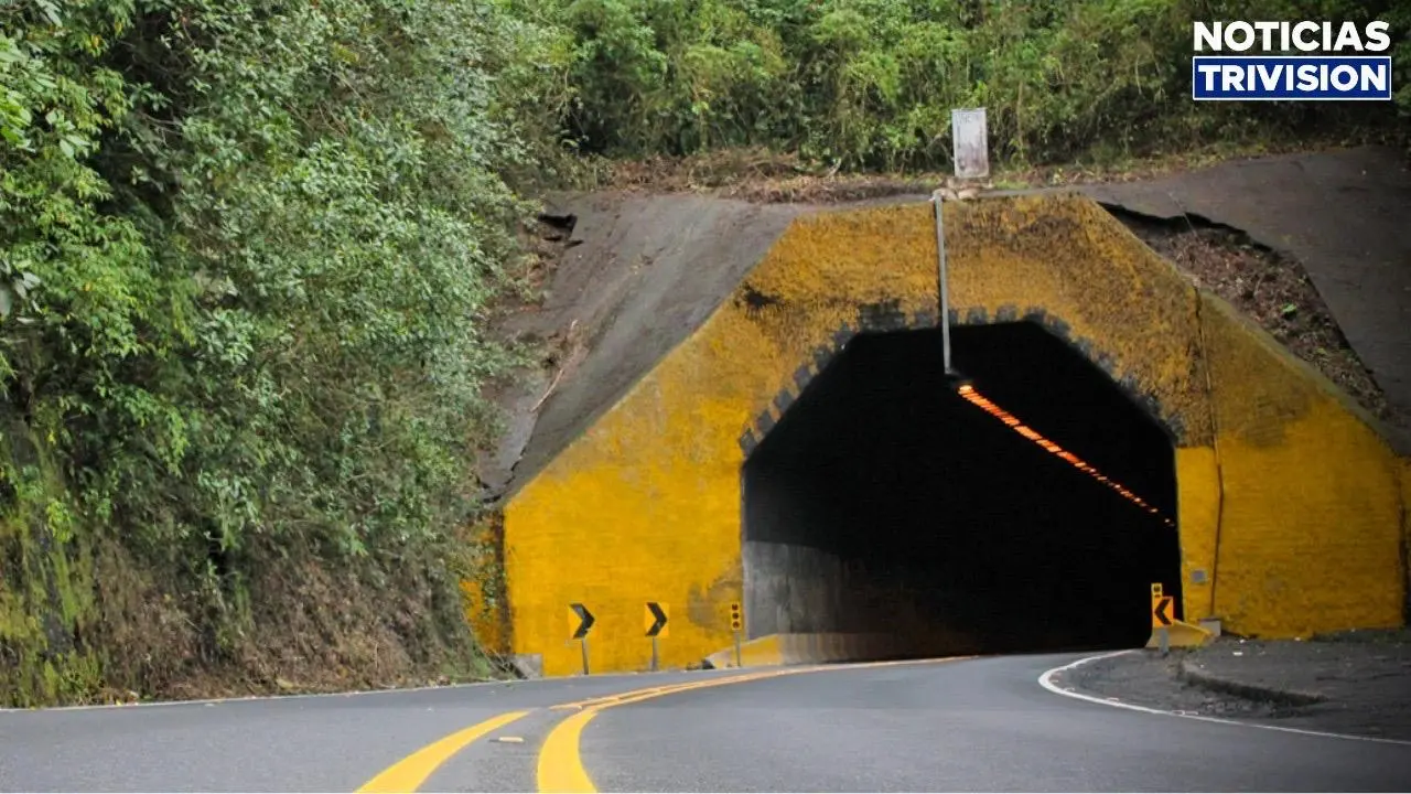 Ruta 32 reabre tras intensas labores de limpieza por derrumbes