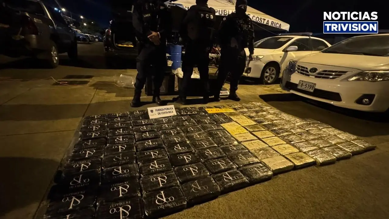 Encuentran vehículo robado con 115 paquetes de cocaína en La Garita
