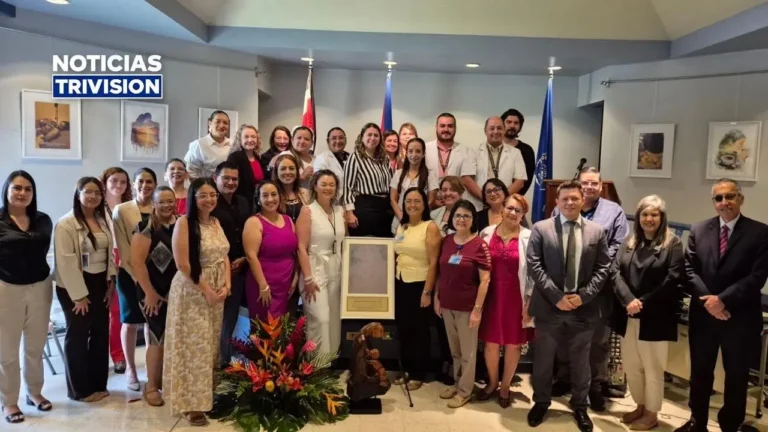 Hospital de Liberia recibe reconocimiento por apoyo a la lactancia materna