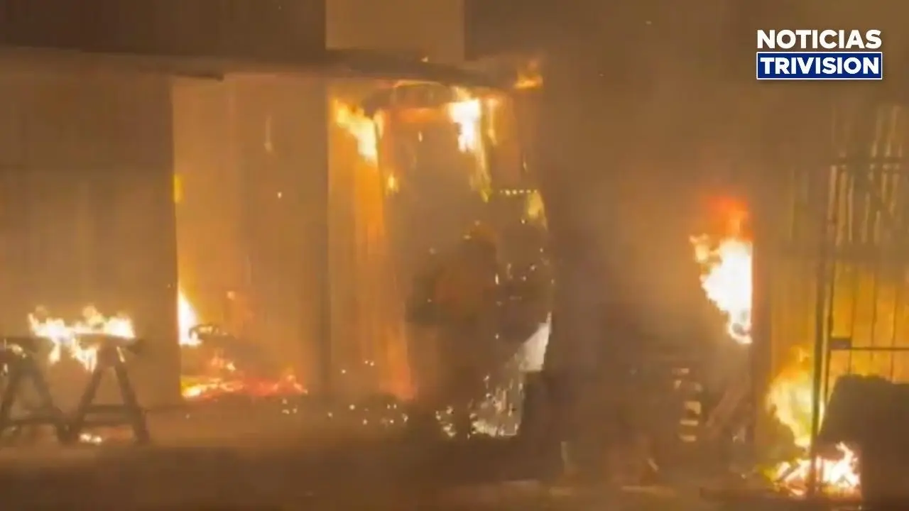 Incendio consumió talleres y viviendas en Villa Bonita de Alajuela