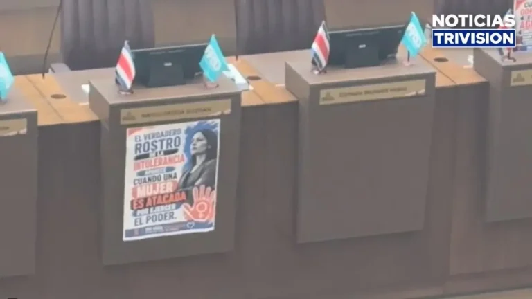 Oficialismo llena sus curules con mensajes en defensa de las mujeres