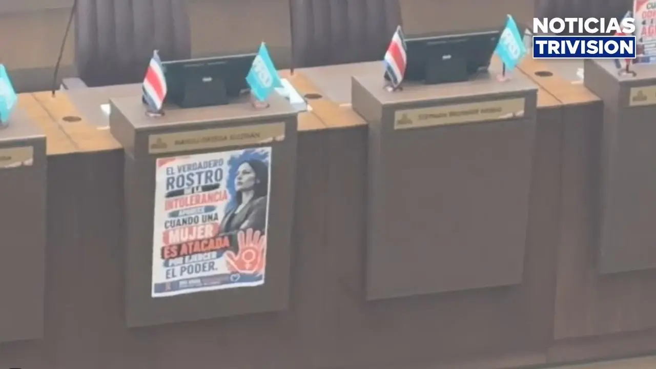 Oficialismo llena sus curules con mensajes en defensa de las mujeres