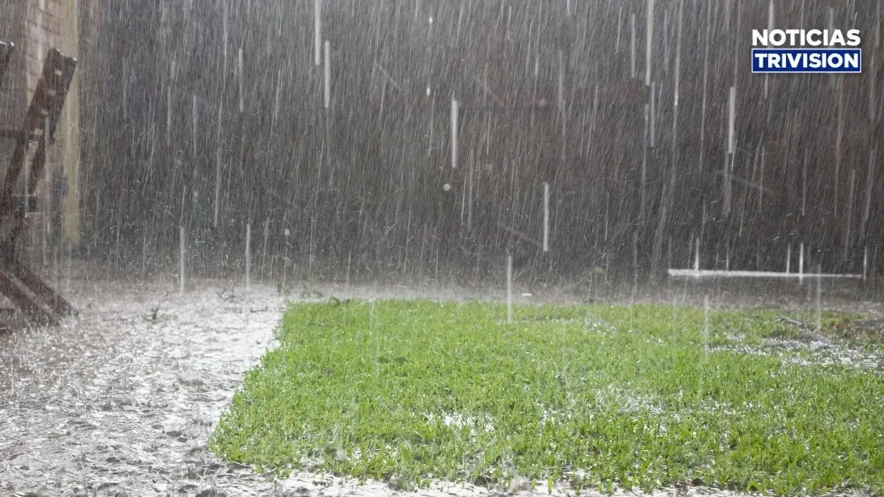 Onda tropical #28 aumentará las lluvias y tormentas eléctricas este lunes