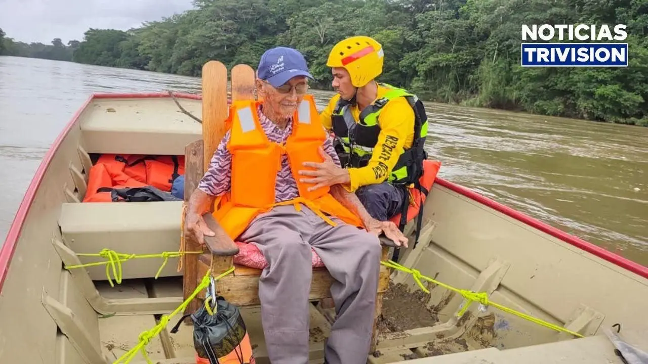 Rescatan a hombre de 95 años tras pasar varios días lesionado en el bosque