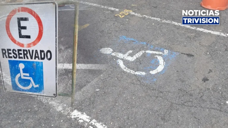 ¿Hará compras o saldrá a celebrar el Día de la Madre? Tránsito pide respetar los parqueos preferenciales