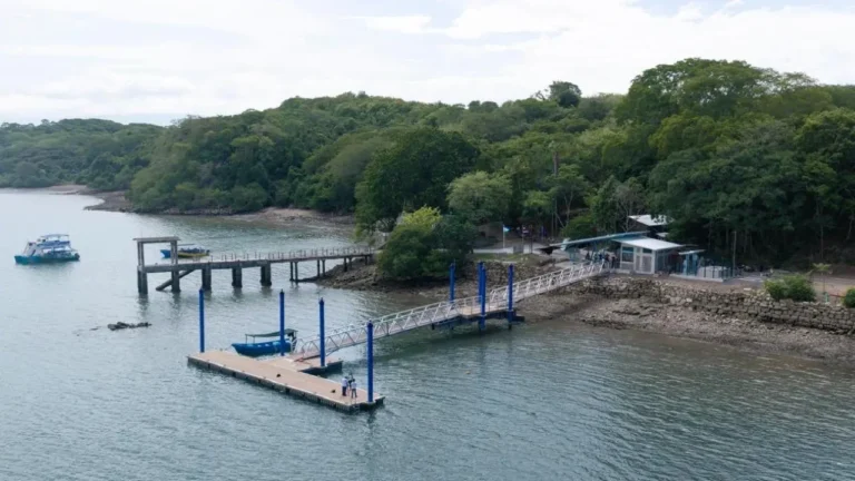 Nuevo embarcadero mejora acceso en isla San Lucas