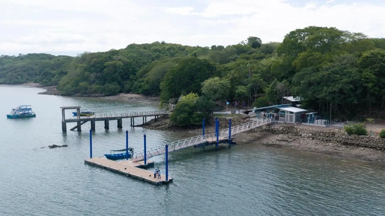 Nuevo embarcadero mejora acceso en isla San Lucas