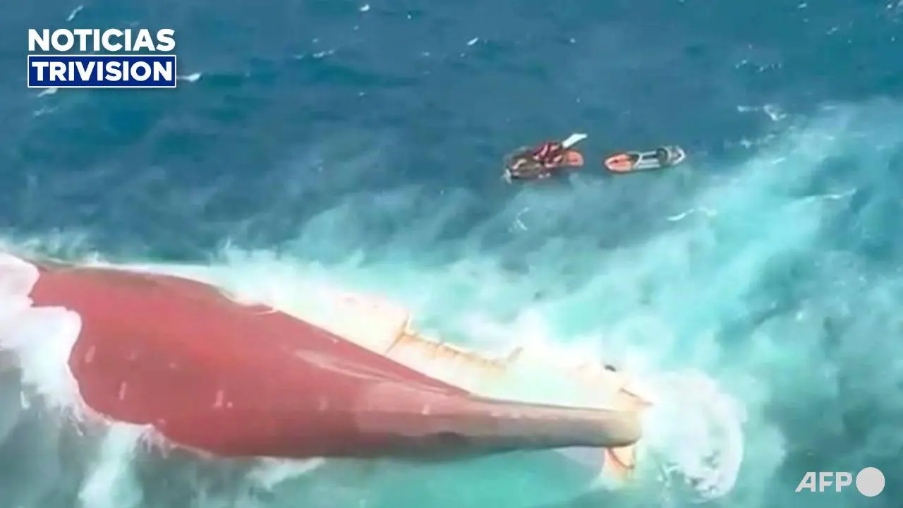 Seis muertos y 129 desaparecidos tras el vuelco de un ferry en Indonesia