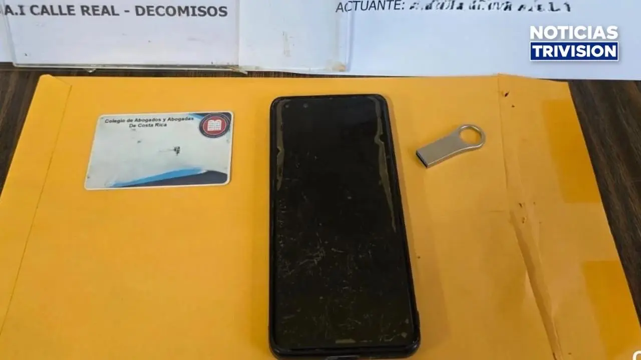 Sorprenden a abogado intentando ingresar celular a cárcel de Liberia