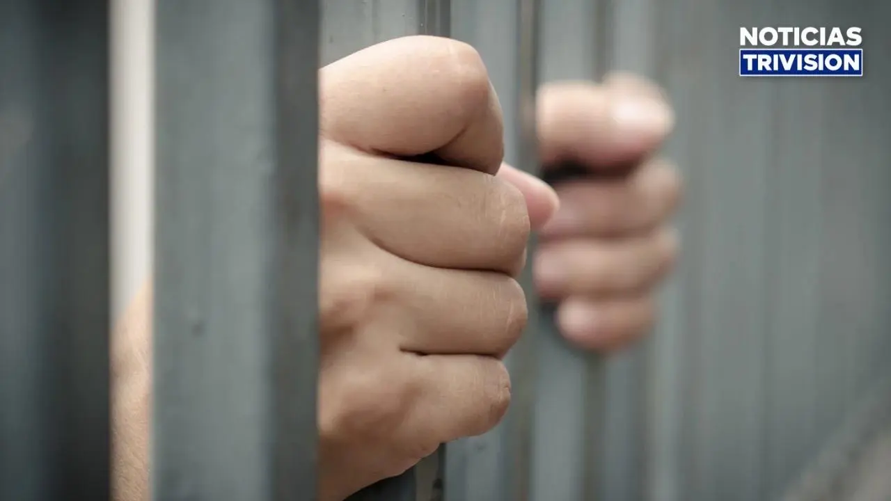 Tras motín que dejó un fallecido, trasladan a 37 reclusos a cárcel de alta contención